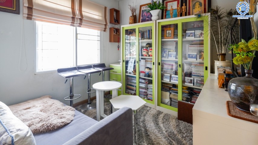 ทาวน์เฮ้าส์มือสองนนทบุรี ม. อารียา  เดอะคัลเลอร์  ติวานนท์-แจ้งวัฒนะ เนื้อที่ 19.70 ตร.ว.  ฟังก์ชันครบ 3 ห้องนอน 2 ห้องน้ำ บ้านตกแต่งใหม่พร้อมแถมเฟอร์นิเจอร์ทั้งหลัง! บรรยากาศร่มรื่น น่าอยู่มาก สภาพแวคล้อมดี บนทำเลที่ดี เดินทางสะดวก เชื่อมต่อถนน ถนนติวานนท์ ,ถนนศรีสมาน ,ถนนสะพานนนทบุรี-บางบัวทอง ใกล้รถไฟฟ้า "สถานีแจ้งวัฒนะ-ปากเกร็ด28" และทางด่วน "แจ้งวัฒนะ"